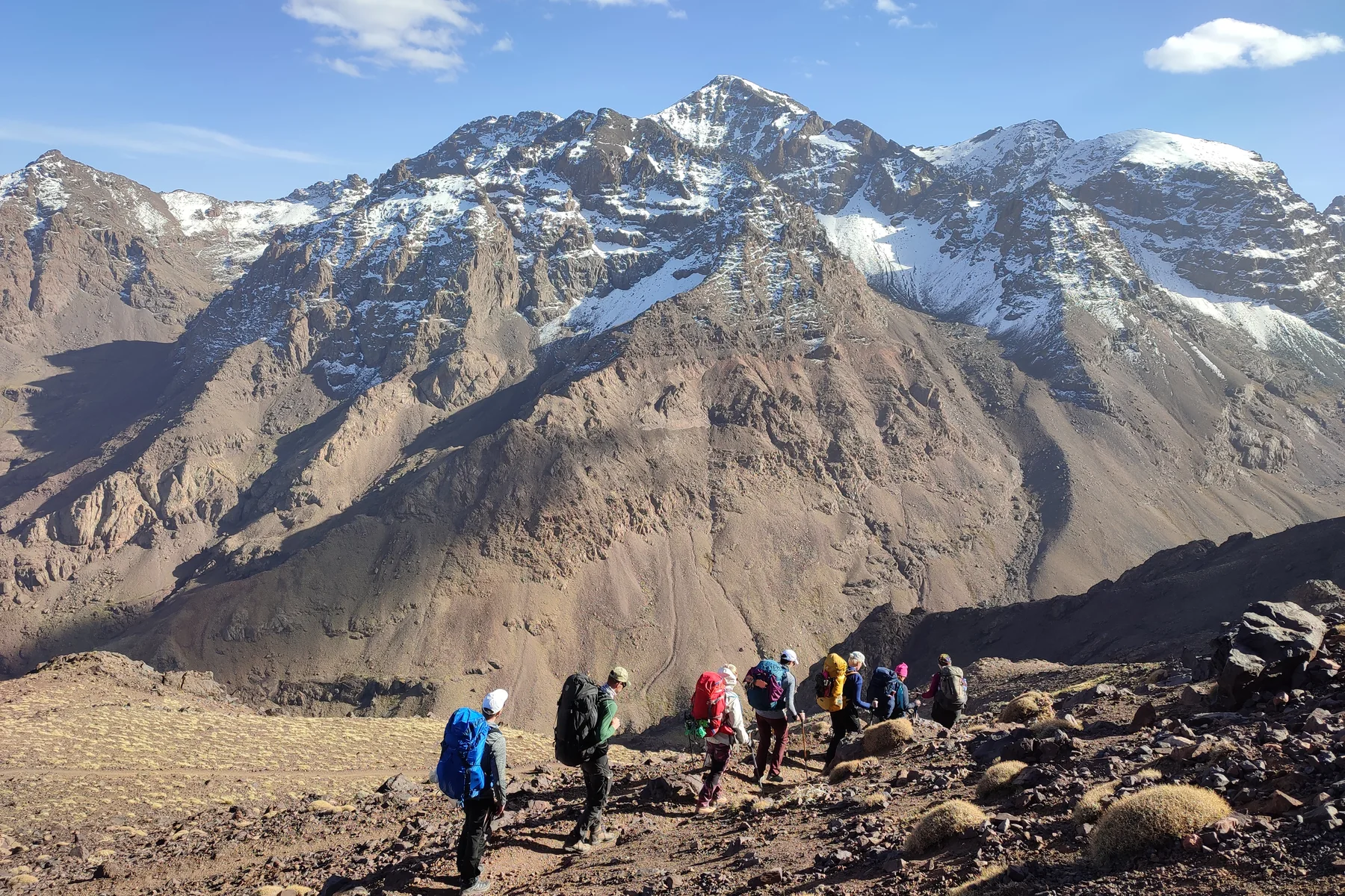 Randonneurs sur les sentiers du Jbel Toubkal dans l’Atlas